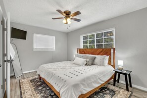 3 soverom, reiseseng for barn, wi-fi (inkludert) og sengetøy