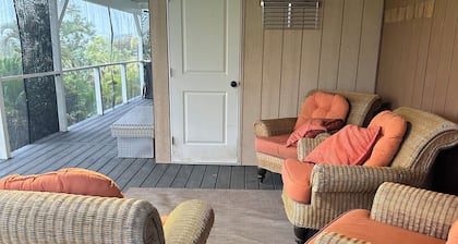 Secluded off-grid Retreat in enchanting Kurtistown with WiFi