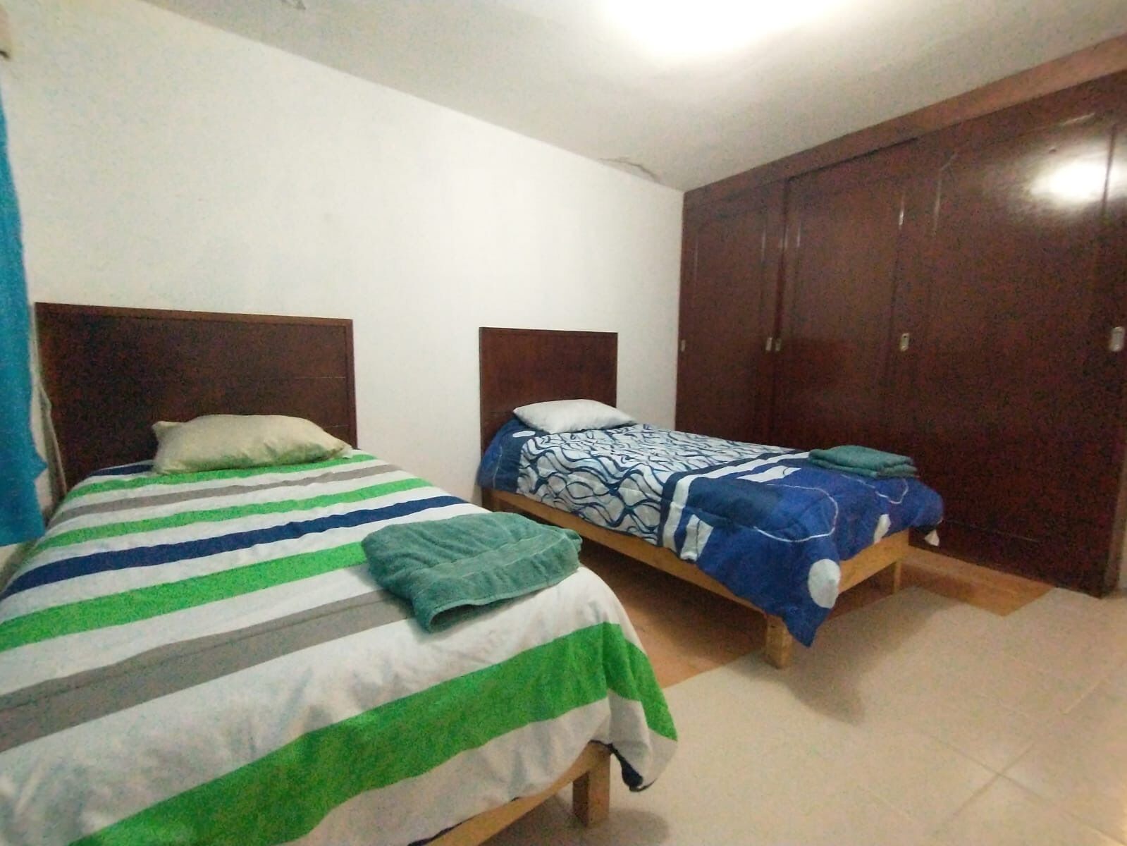 5 bedrooms, iron/ironing board, WiFi, bed sheets