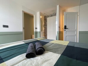 3 chambres, coffres-forts dans les chambres, bureau