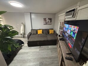 Una Smart TV, libros