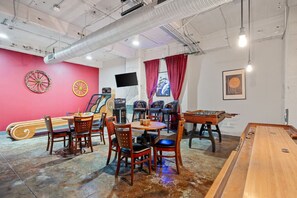Game room - Prime Downtown Dallas | Pool + Theater + Game Room (Dallas)
