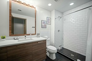 Hair dryer, towels - Prime Downtown Dallas | Pool + Theater + Game Room (Dallas)