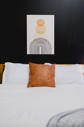 2 Schlafzimmer, Schreibtisch, Bügeleisen/Bügelbrett, Reisekinderbett