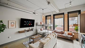 Smart TV, books, stereo