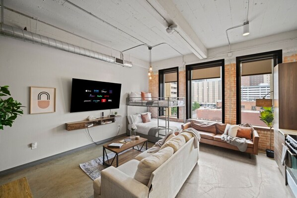 Smart TV, books, stereo