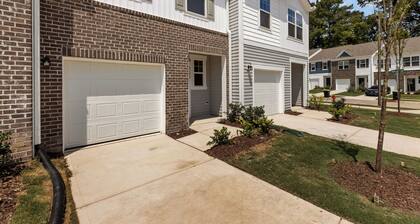 Brand New spacious Home – 3BR-3BA Near Duke Hospital , NCCU, Downtown & RTP