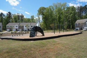 Children’s area - Brand New spacious Home – 3BR-3BA Near Duke Hospital , NCCU, Downtown & RTP (Durham)