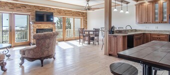 Spacious 4-bedroom overlooking Singer Castle including boat slip on the river