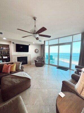 Fireplace - Luxurious 3-bedroom condo in amazing Orange Beach with 300ft water slide (Orange Beach)