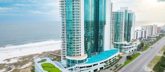 Luxurious 3-bedroom condo in amazing Orange Beach with 300ft water slide