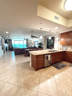 Interior - Luxurious 3-bedroom condo in amazing Orange Beach with 300ft water slide (Orange Beach)