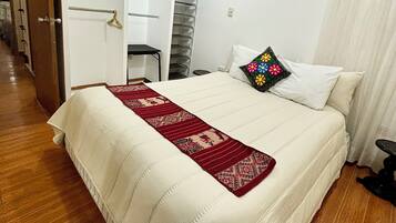 2 quartos, ferros/tábuas de passar roupa, Wi-Fi, roupa de cama