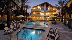 Piscina all'aperto, una piscina riscaldata