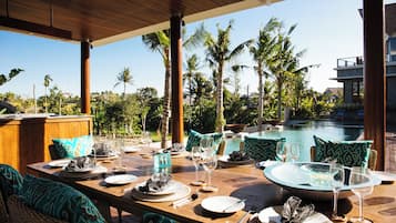 Family Villa, 5 Bedrooms, Private Pool | In-room dining