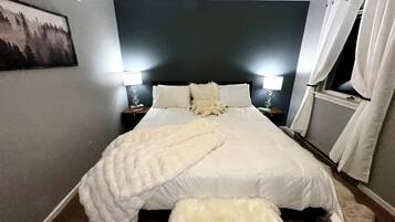 3 chambres, bureau, fer et planche Ă repasser, lit parapluie