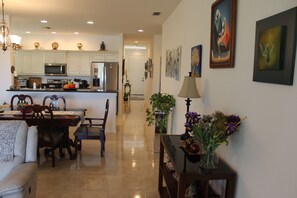 Interior - Charming 2-bedroom apartment | beautiful lake front with WiFi in Punta Gorda (Punta Gorda)