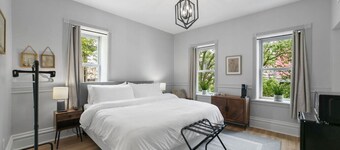 Steps to Downtown-Boutique Comfort- Bear Suite