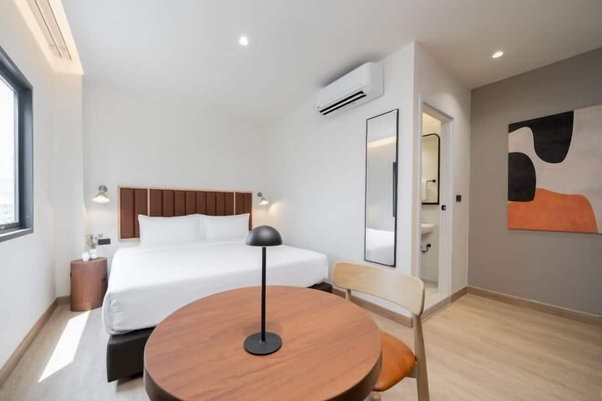 Desk, laptop workspace, free WiFi, bed sheets