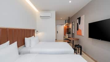 Superior Twin Room, City View | Meja, ruang kerja komputer riba, Wi-fi percuma, cadar katil