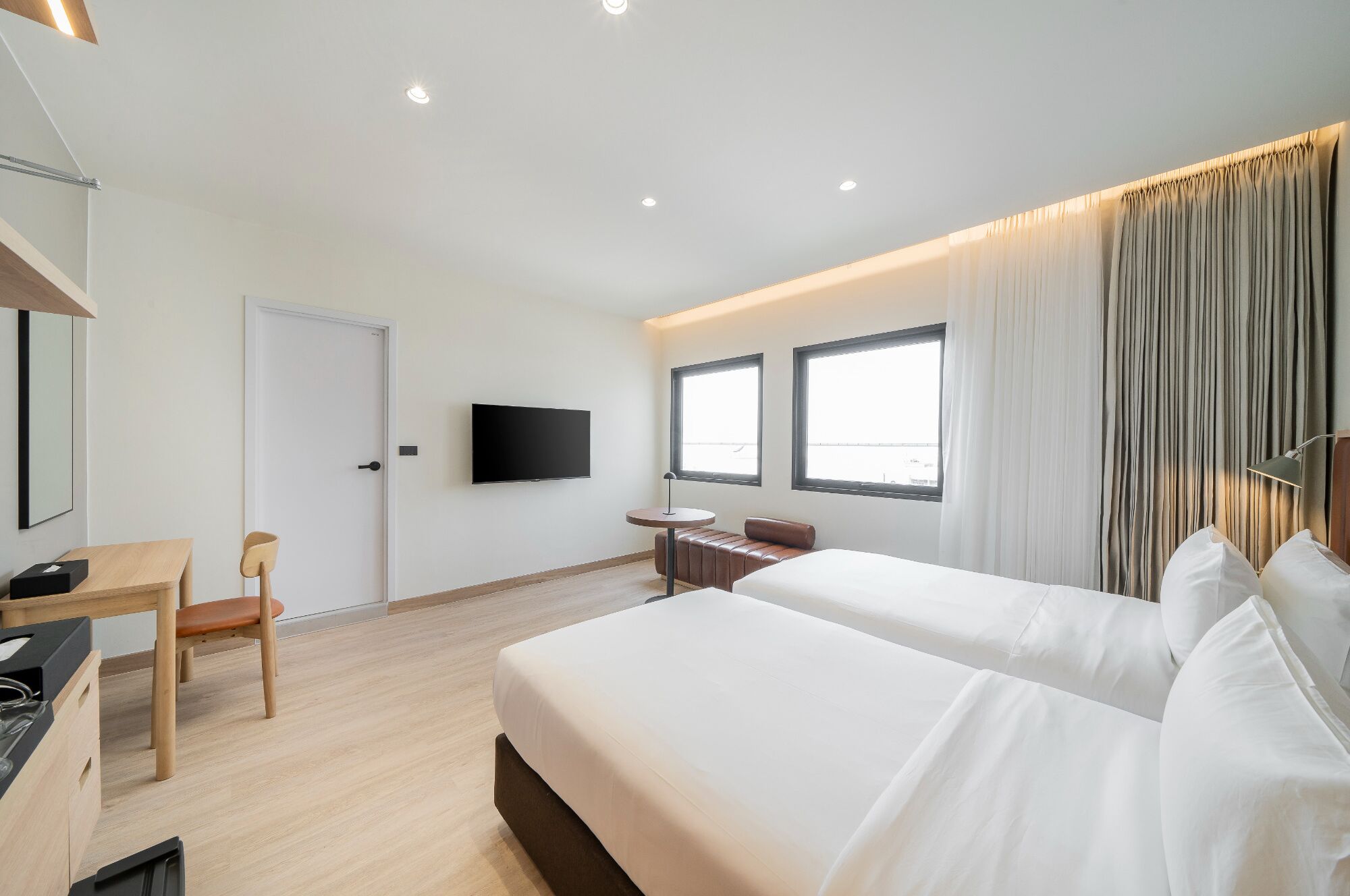 Deluxe Twin Room, City View | Desk, laptop workspace, free WiFi, bed sheets