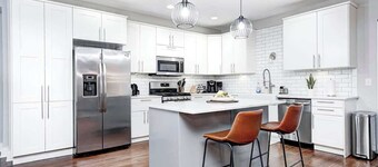 Indy Family Getaway - 5BR - Sleeps 16 - Arcade games - Near Fountain Square