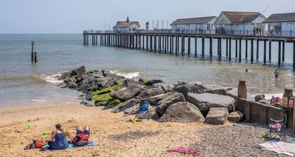 17 Market Place and The Vault, Southwold