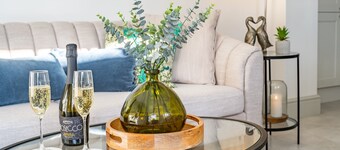 17 Market Place and The Vault, Southwold