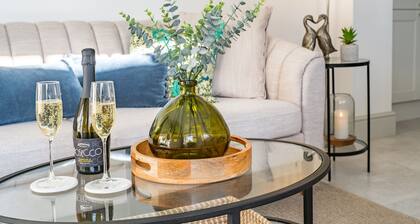 17 Market Place and The Vault, Southwold