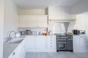 Fridge, microwave, dishwasher, coffee/tea maker