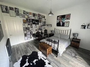 3 chambres, fer et planche à repasser, Wi-Fi, draps fournis