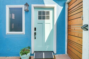 Exterior detail - Luxury SF Retreat! Private Patio-2bd-Full Kitchen (San Francisco)