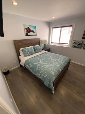 2 bedrooms, desk, iron/ironing board, WiFi