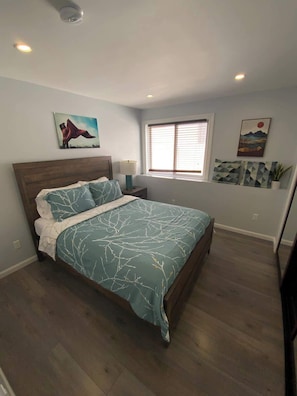 2 bedrooms, desk, iron/ironing board, WiFi