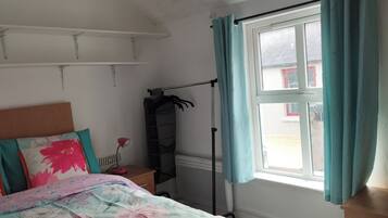 2 bedrooms, iron/ironing board, bed sheets