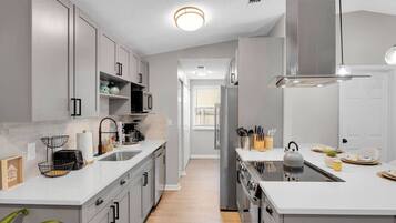 Coffee/tea maker, fridge, microwave, oven