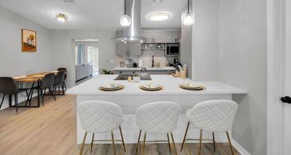 4BR Heated Pool, Putting Green & Outdoor Bar | Near Mayo Clinic Jacksonville | Sleeps 10 SMV