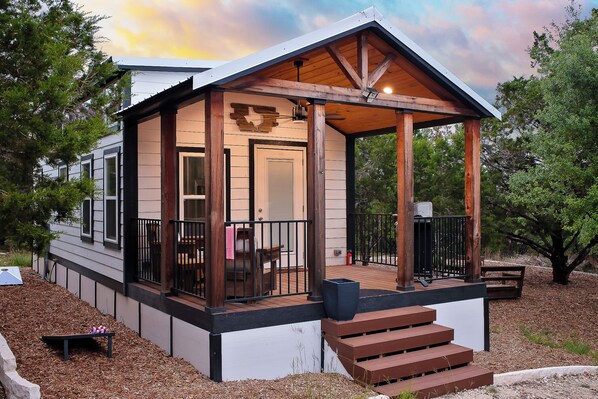 Terrace/patio - Rustic and Private 5 Acre with Cottage for 4 w/ Hot Tub, Grill, Fire Pit + More! (Canyon Lake)