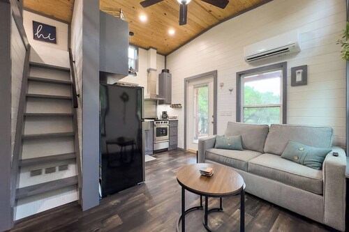 Rustic & Private 5 Acres- Hot Tub, Fire Pit, Grill