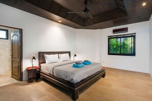 2 habitaciones, tabla de planchar con plancha y cuna de viaje 