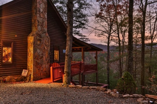 3-bedroom cabin in fabulous Blue Ridge with long range mountain views.