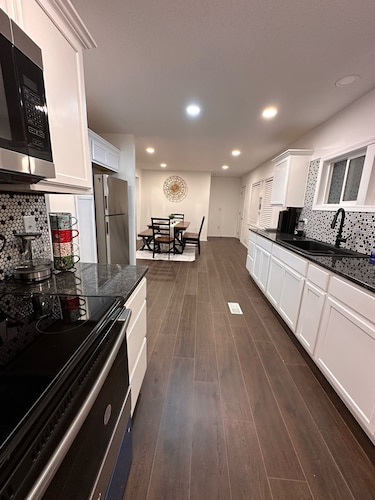 Stylish & Cozy Stay Near Downtown Wichita
Relax in this newly renovated.