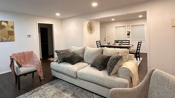 Smart TV, fireplace, books, stereo