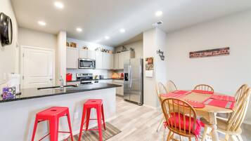 Apartment (3 Bedrooms) | Front of property