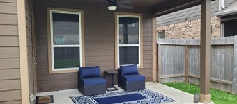Modern 3-bedroom House with WiFi, AC. Weekday specials! Book your stay now!