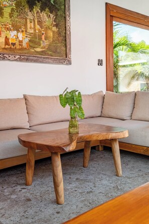 Deluxe-Villa, 3 Schlafzimmer, Terrasse, Poolblick | Wohnbereich