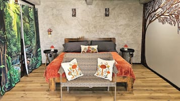 2 bedrooms, in-room safe, desk, iron/ironing board