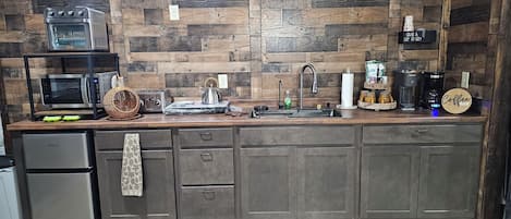 Refrigerador, microondas, horno y parrilla de estufa