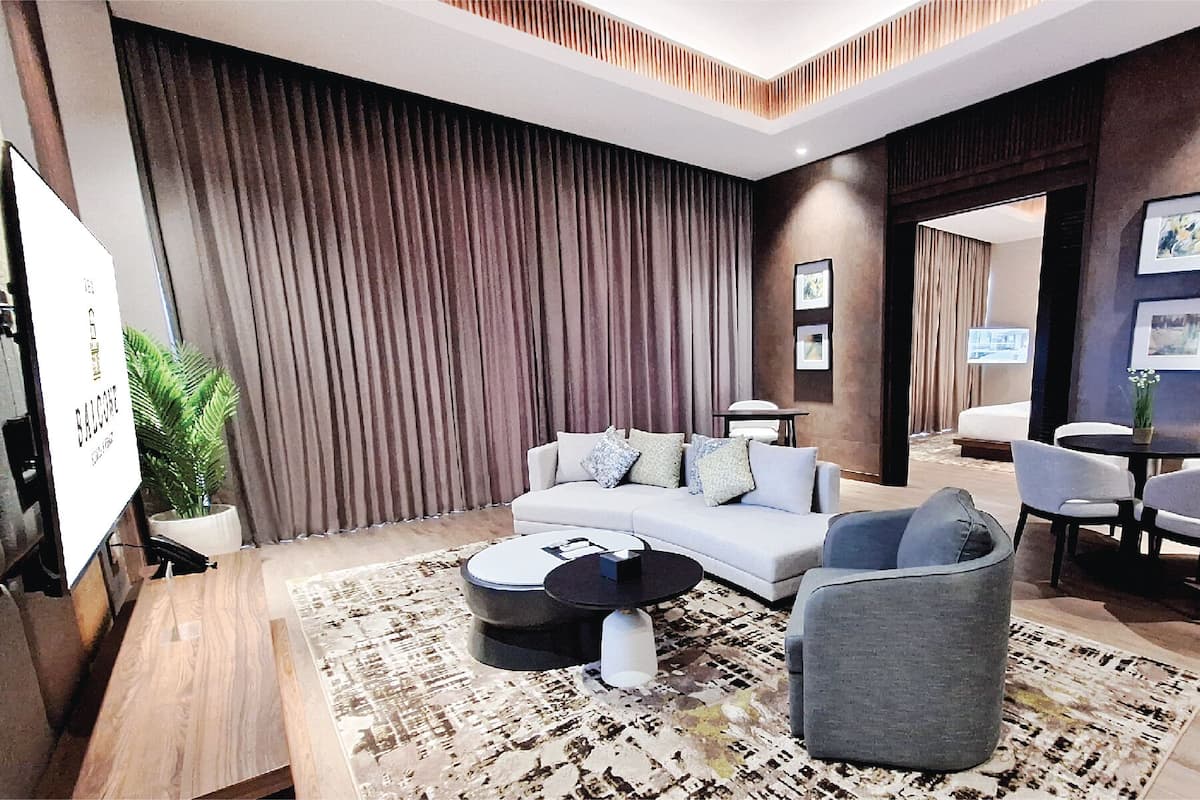 Exclusive Single Room, Balcony, Mountain View | Free WiFi