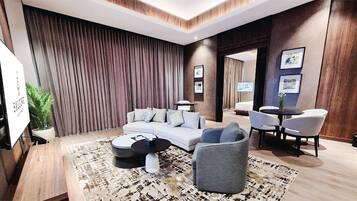 Exclusive Single Room, Balcony, Mountain View | Free WiFi